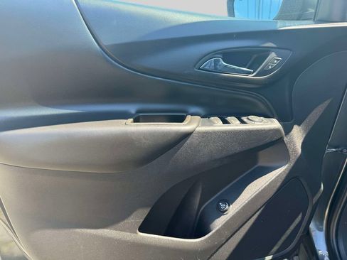 Used 2018 Chevrolet Equinox LT AWD/4WD image 14