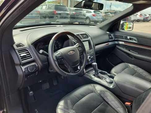 Used 2018 Ford Explorer Platinum AWD/4WD image 18
