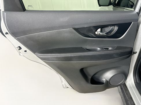 Used 2017 Nissan Rogue SL w/ SL Premium Package FWD image 28