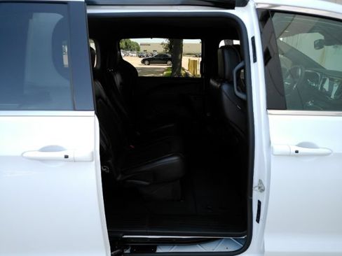 Used 2025 Chrysler Pacifica Select FWD image 24