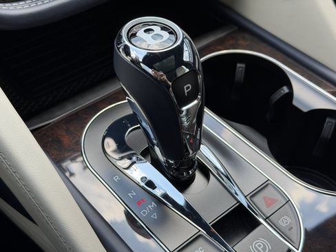 Certified 2023 Bentley Bentayga AWD/4WD image 29