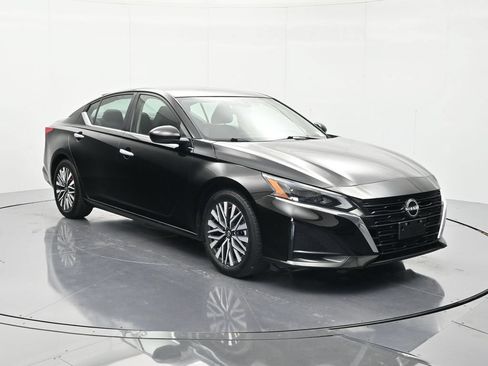Used 2023 Nissan Altima 2.5 SV FWD image 3