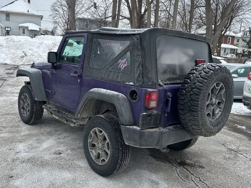 Used 2018 Jeep Wrangler Rubicon w/ Power Convenience Group image 4