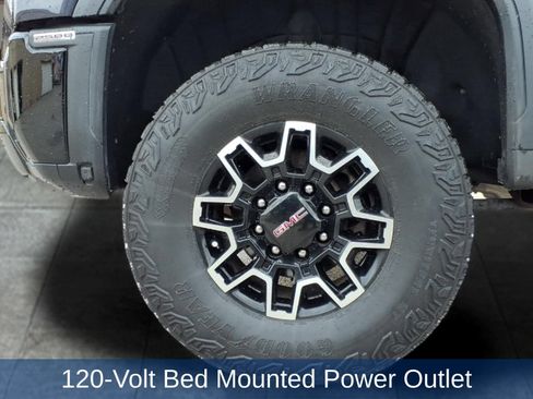Used 2024 GMC Sierra 2500 AT4X AWD/4WD image 11