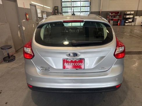 Used 2014 Ford Focus SE w/ SE Sport Package FWD image 4