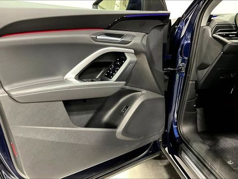 Used 2025 Audi Q5 Premium w/ Convenience Package image 17