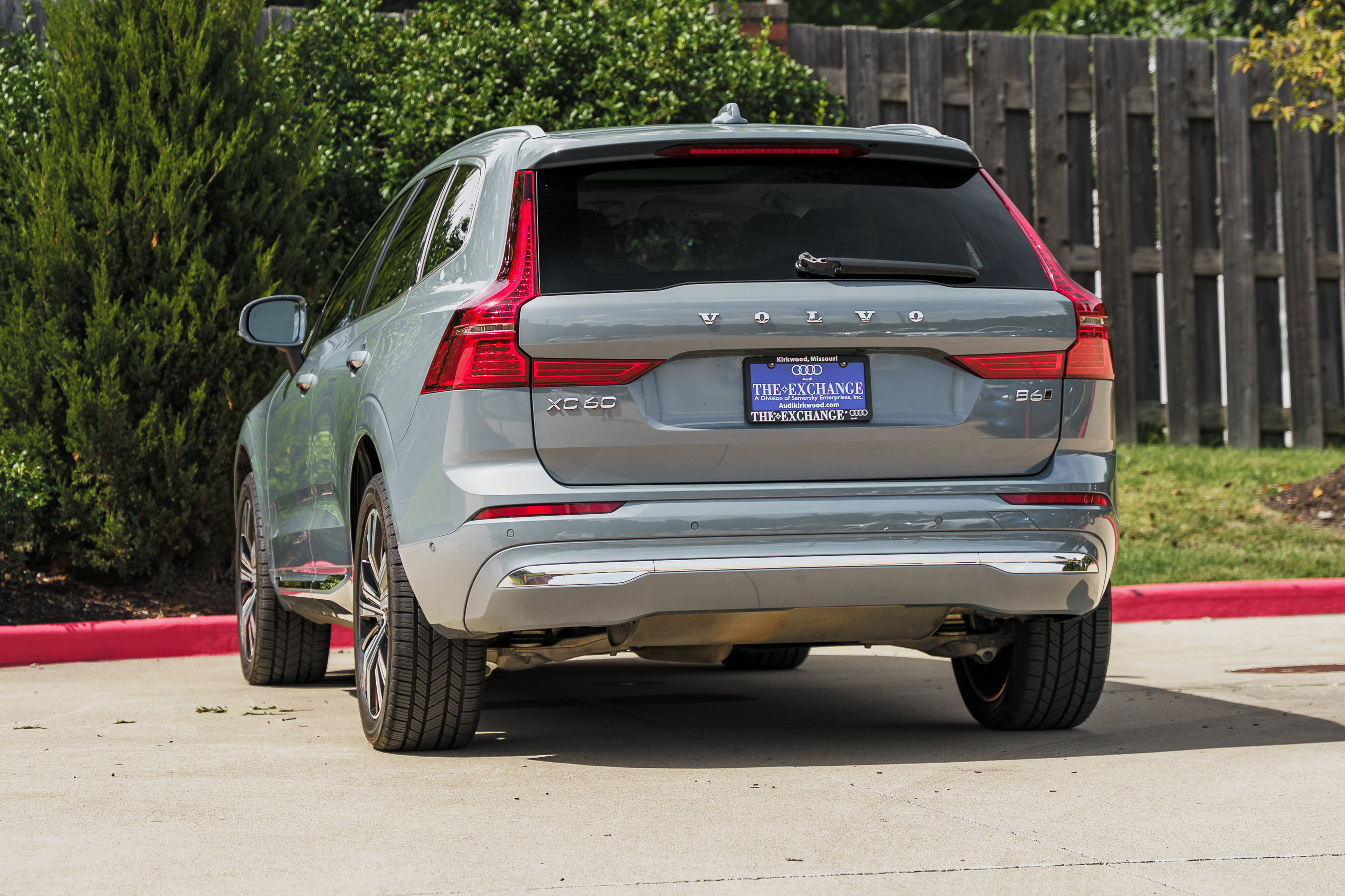 Used 2022 Volvo XC60 B6 Inscription w/ Advanced Package AWD/4WD image 4