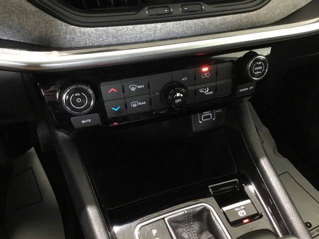 Used 2024 Jeep Compass Latitude AWD/4WD image 27