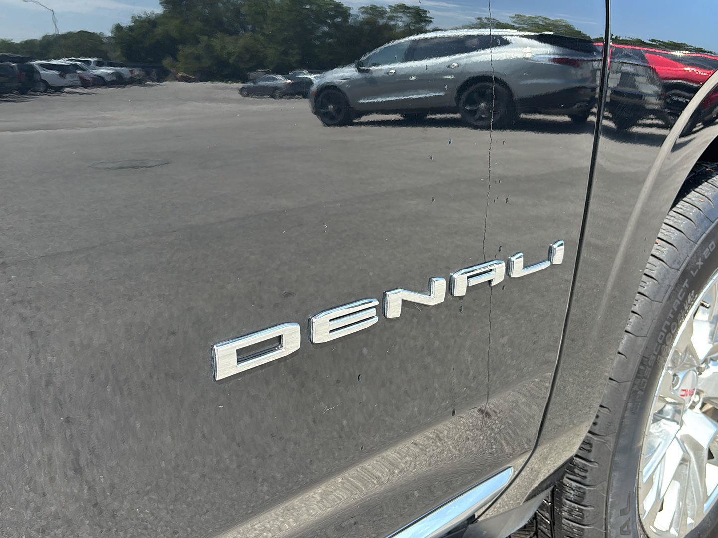 Used 2025 GMC Yukon Denali AWD/4WD image 13