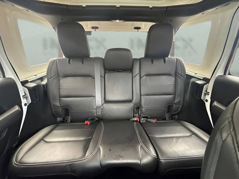 Used 2022 Jeep Wrangler Unlimited Sahara w/ Cold Weather Group AWD/4WD image 10