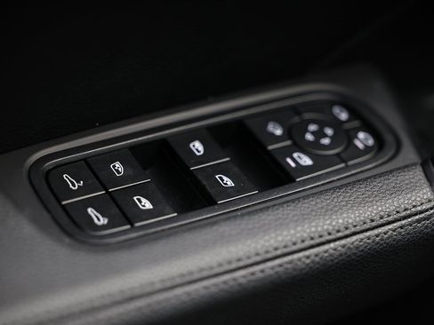 Certified 2025 Porsche Cayenne image 20