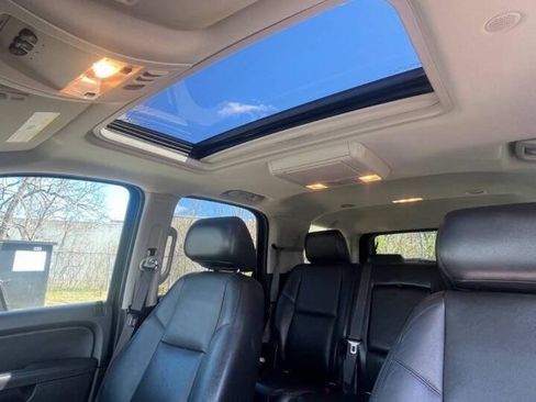 Used 2013 Chevrolet Tahoe LTZ RWD image 11