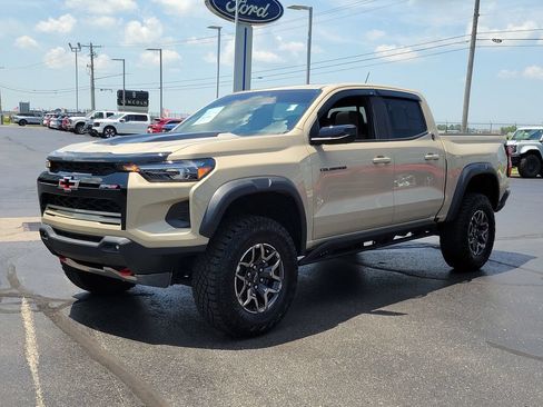 Used 2024 Chevrolet Colorado ZR2 w/ ZR2 Convenience Package III AWD/4WD image 8