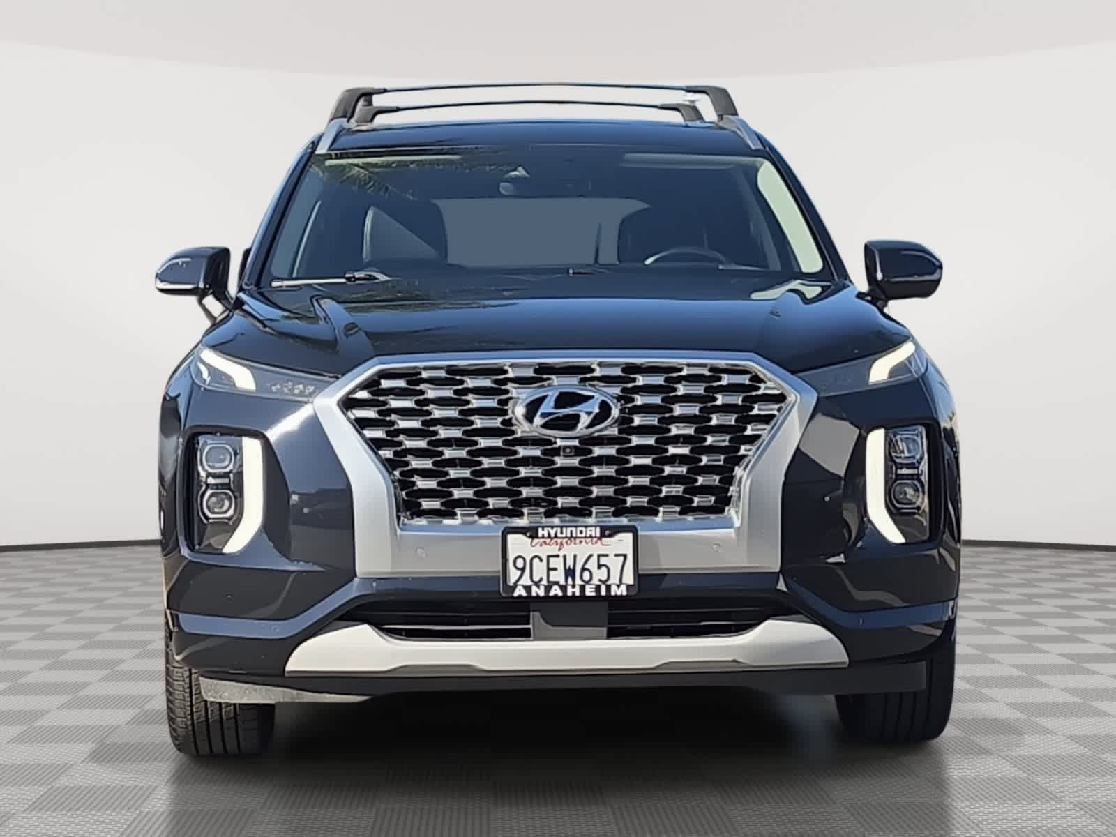 Used 2021 Hyundai Palisade Limited w/ Cargo Package FWD image 2