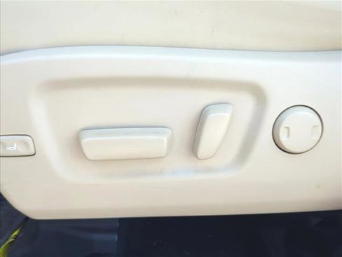 Used 2019 Toyota Highlander Limited image 9