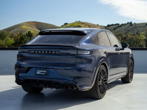 Certified 2025 Porsche Cayenne Turbo AWD/4WD image 9