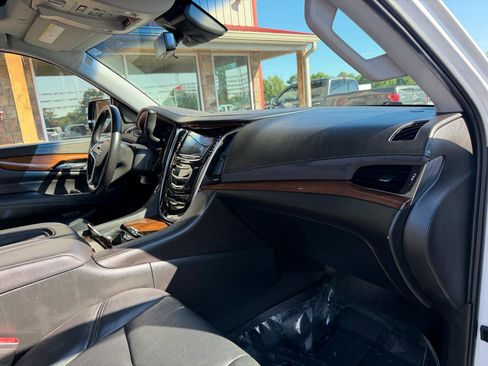 Used 2017 Cadillac Escalade Luxury w/ LPO, Radiant Package AWD/4WD image 27
