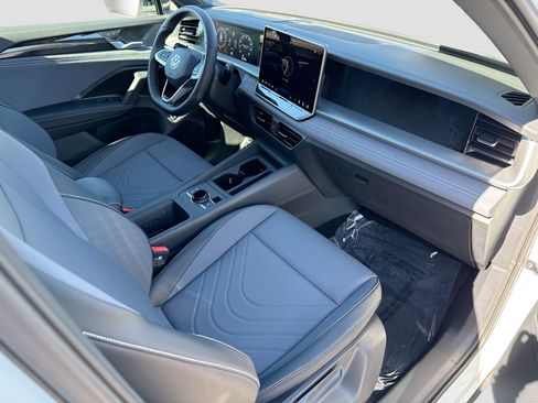 New 2026 Volkswagen Tiguan SE R-Line FWD image 14