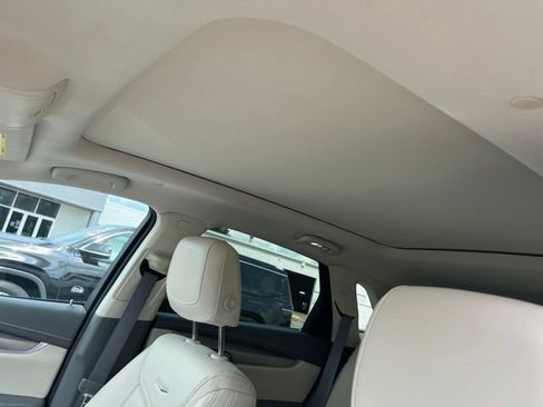 Used 2018 Cadillac XT5 Luxury AWD/4WD image 8