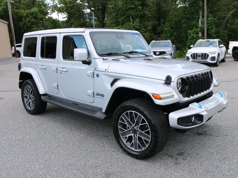 Used 2024 Jeep Wrangler High Altitude AWD/4WD image 9