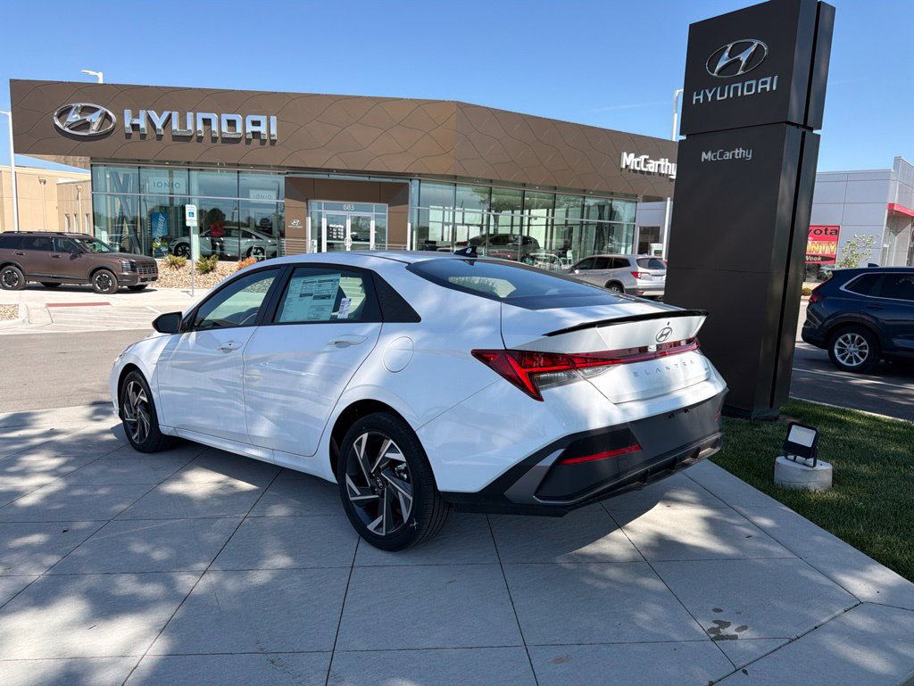 New 2025 Hyundai Elantra SEL FWD image 3