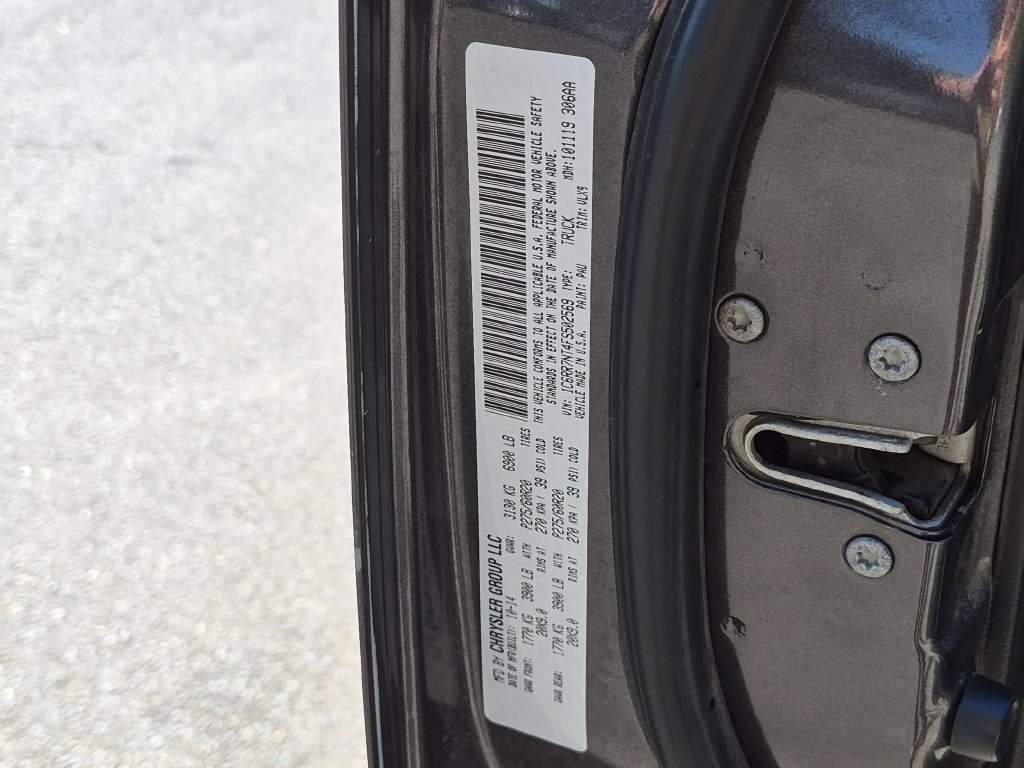 Used 2015 RAM 1500 Laramie w/ Convenience Group AWD/4WD image 29