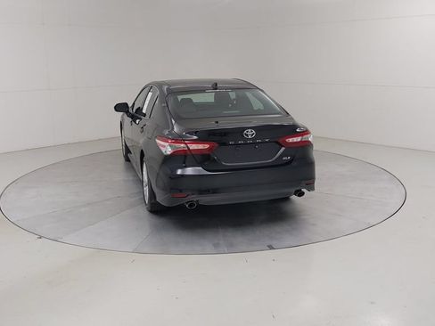 Used 2018 Toyota Camry XLE FWD image 15