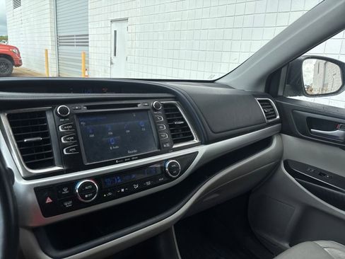 Used 2016 Toyota Highlander XLE image 14