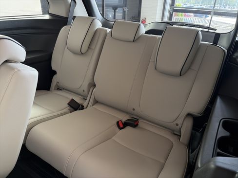Used 2025 Honda Odyssey Touring image 8