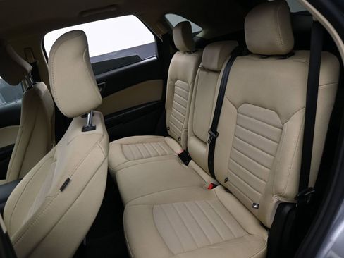 Used 2024 Ford Edge SE image 28