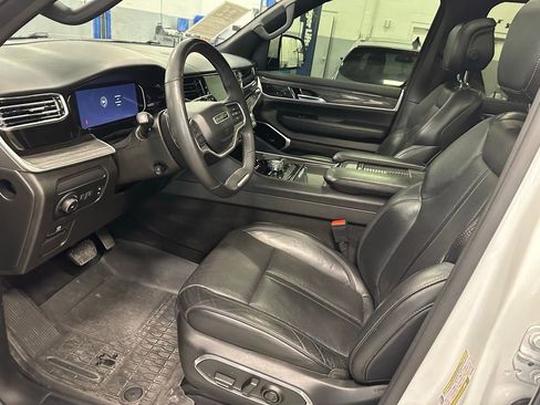 Used 2022 Jeep Wagoneer Series III w/ Premium Group I image 13