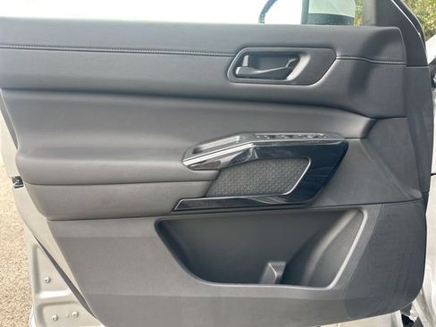 New 2025 Nissan Pathfinder SV w/ Black Appearance Package image 13