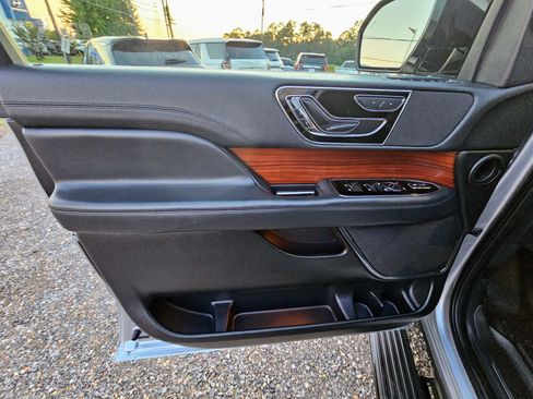 Used 2023 Lincoln Navigator 2WD image 13