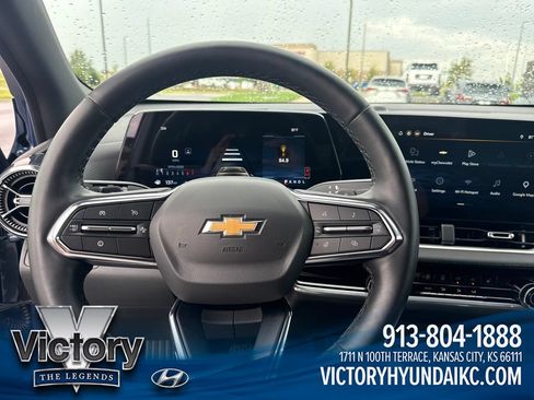 Used 2026 Chevrolet Equinox LT AWD/4WD image 17