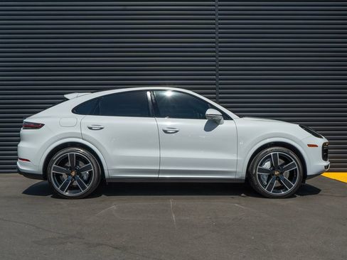 Certified 2020 Porsche Cayenne Turbo image 8
