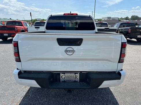 New 2025 Nissan Frontier SV w/ SV Convenience Package RWD image 4