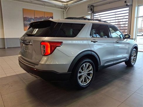Used 2020 Ford Explorer XLT w/ Equipment Group 202A image 6