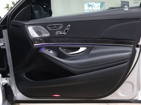 Used 2018 Mercedes-Benz S 560 Sedan image 21