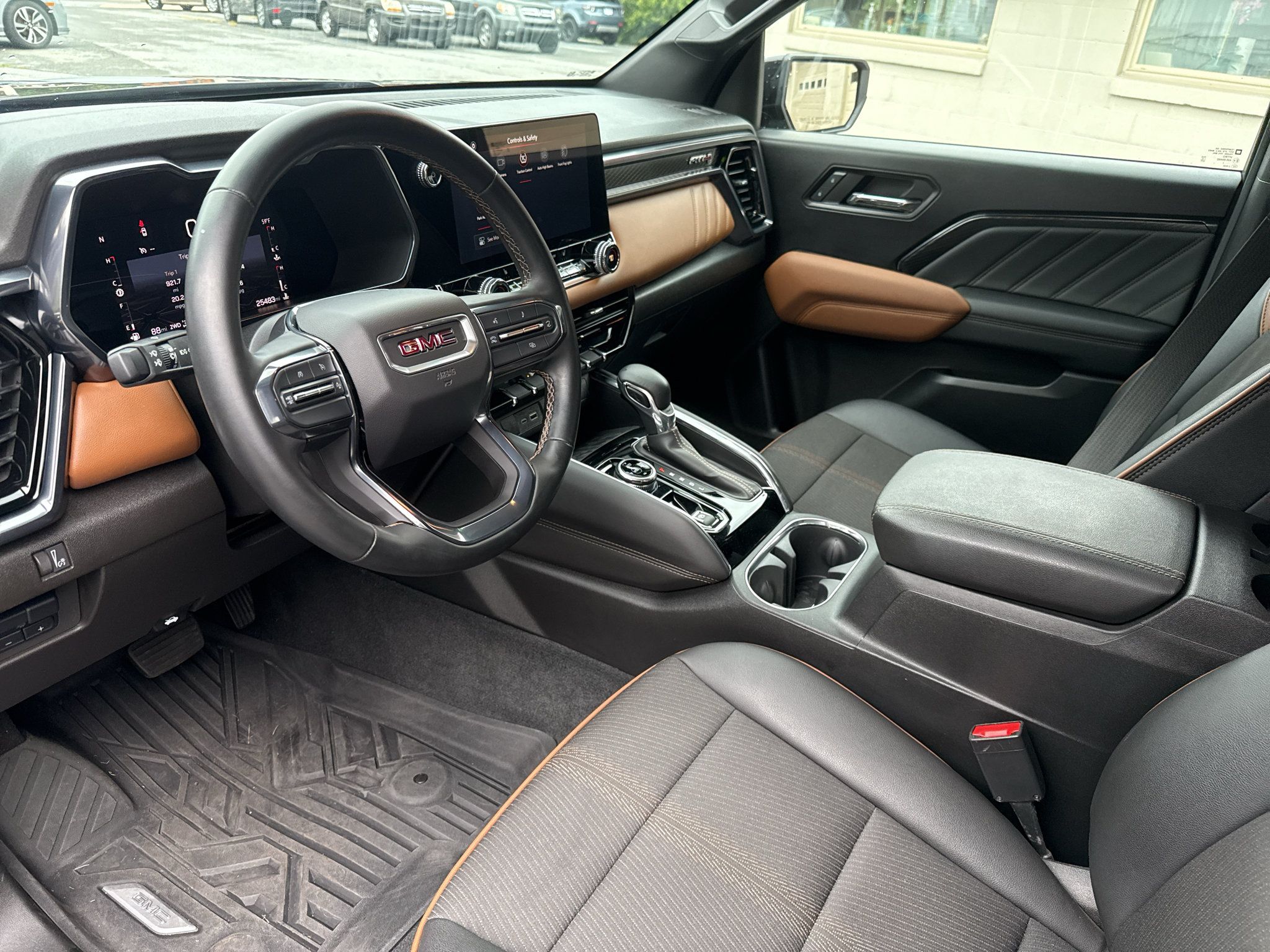 Used 2023 GMC Canyon AT4 w/ Canyon Safety Plus Package AWD/4WD image 9