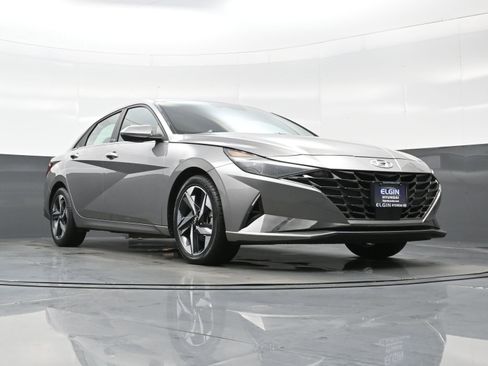 Certified 2023 Hyundai Elantra Limited w/ Preferred Accessory Package image 33