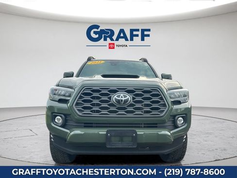 Used 2021 Toyota Tacoma TRD Sport w/ Technology Package AWD/4WD image 2