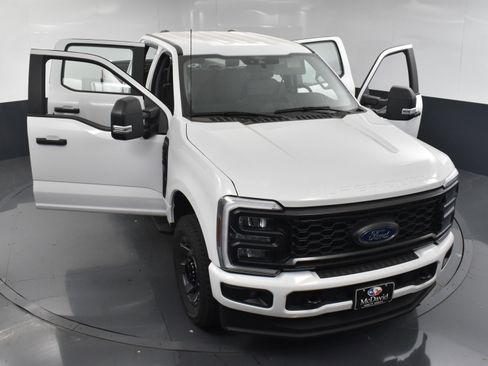 Used 2024 Ford F250 XL w/ STX Appearance Package image 28