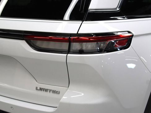 Used 2023 Jeep Grand Cherokee Limited w/ Trailer Tow Prep Group (B) image 38