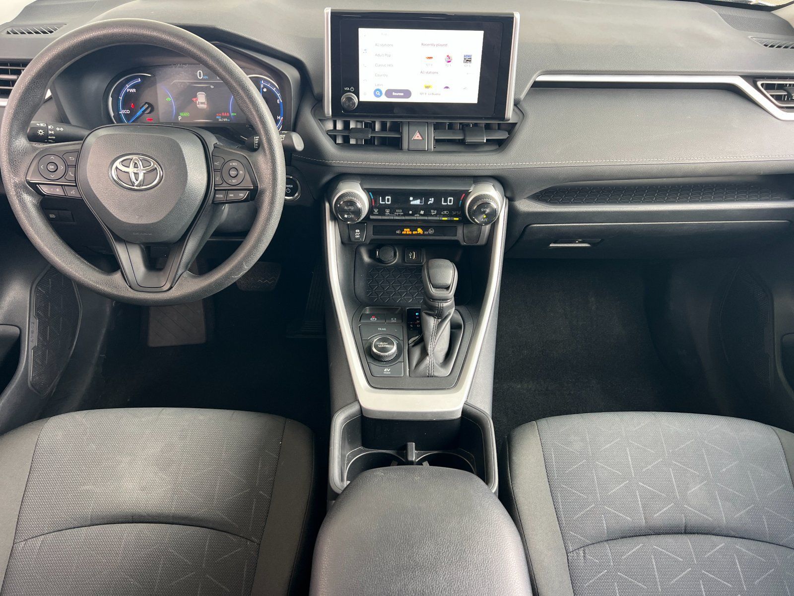 Used 2025 Toyota RAV4 XLE AWD/4WD image 12