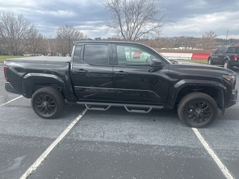 Certified 2025 Toyota Tacoma SR image 4