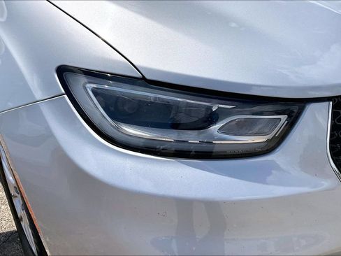 Certified 2024 Chrysler Pacifica Touring-L FWD image 33