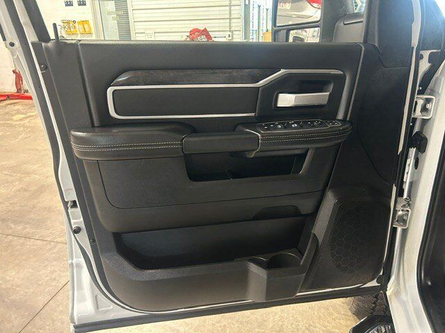 Used 2024 RAM 2500 Big Horn w/ Night Edition AWD/4WD image 39