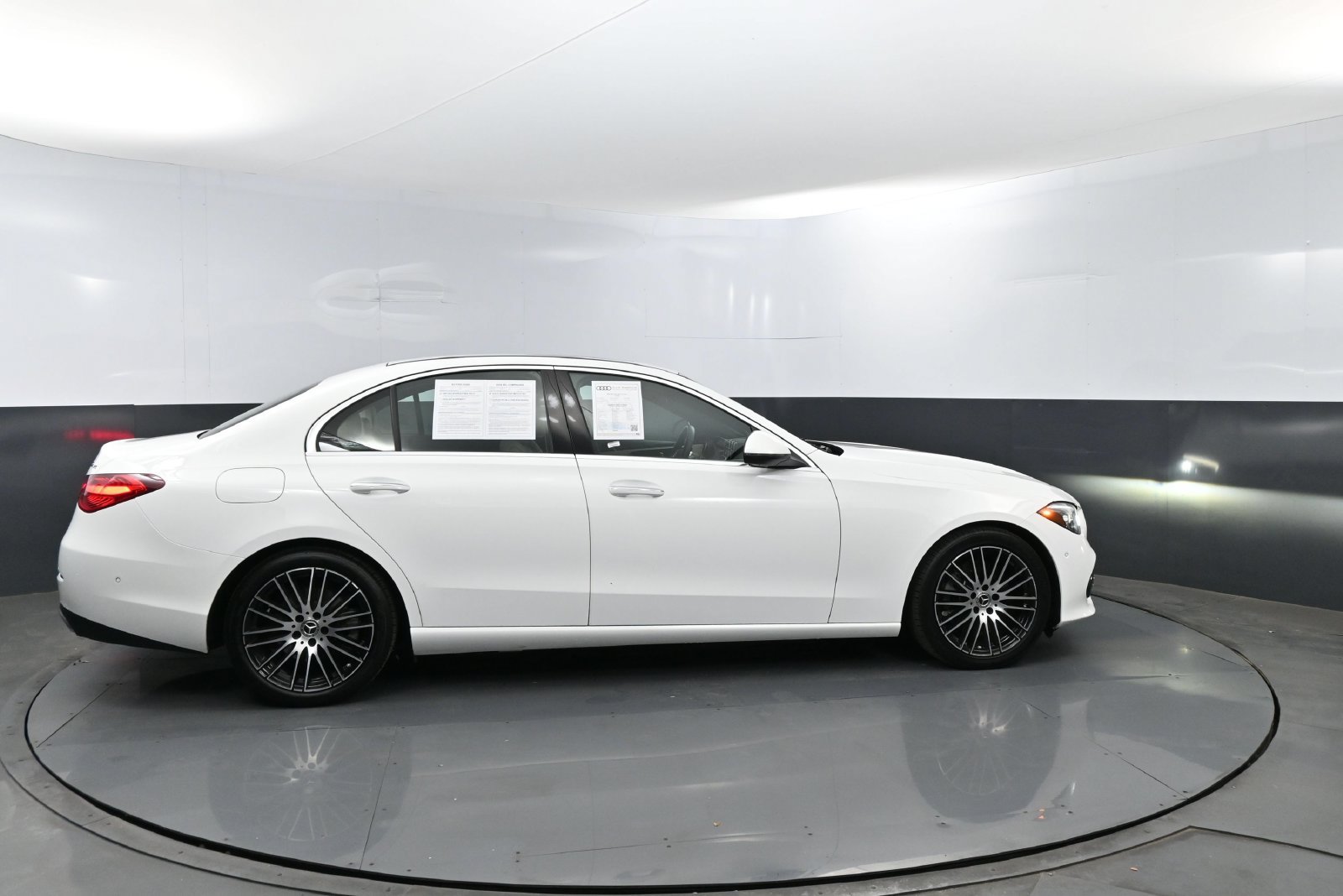 Used 2025 Mercedes-Benz C 300 4MATIC Sedan image 4