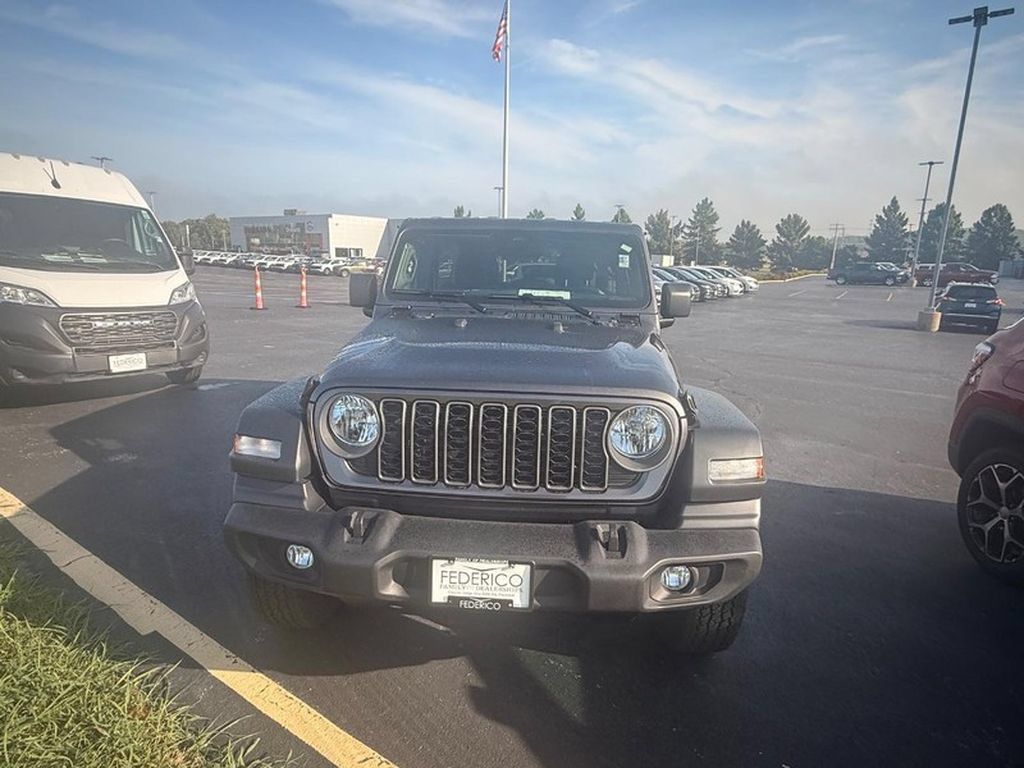 Used 2026 Jeep Wrangler Unlimited Sport AWD/4WD image 2