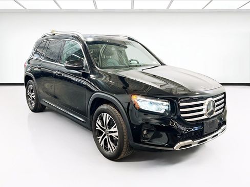 Used 2024 Mercedes-Benz GLB 250 image 3